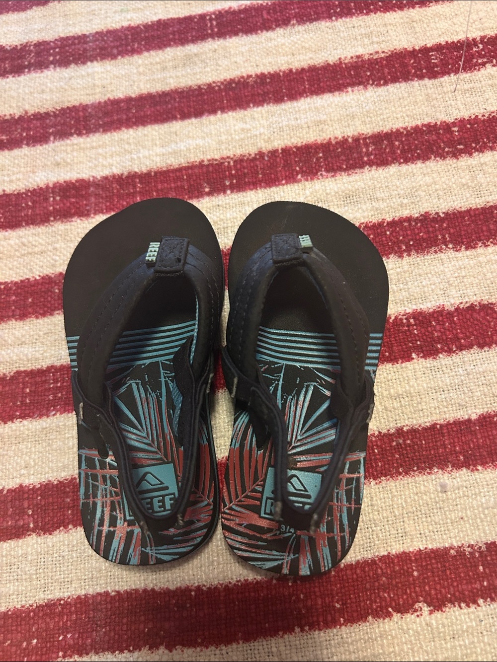 Reef Kids Black Flip-Flops with Teal and Coral Palm Print